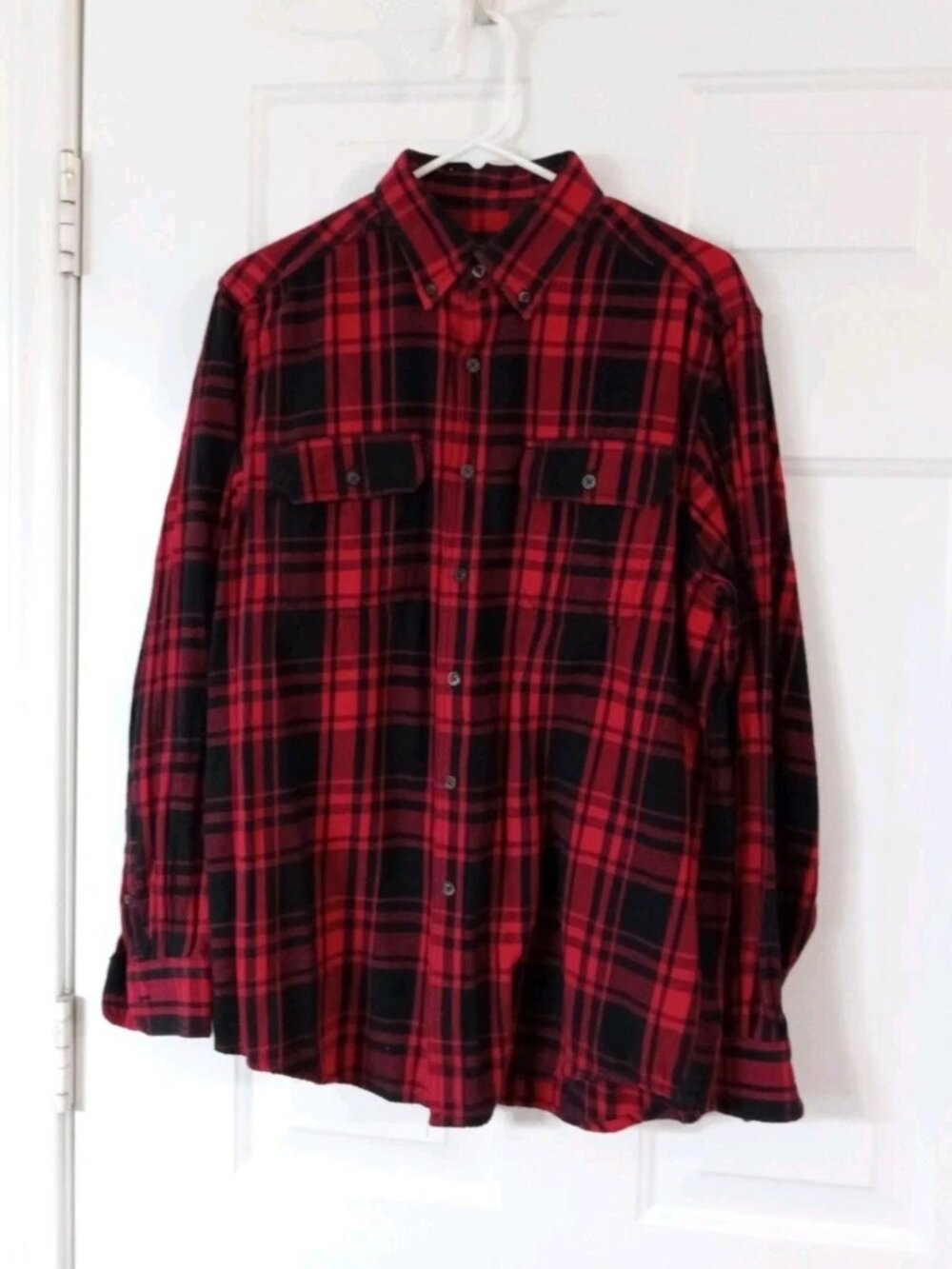 Faded Glory Men's Medium Red & Black Buffalo Plaid Button Up Flannel Shirt